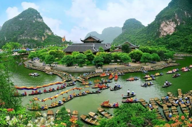 Vietnam Tour – Highlights of Ninh Binh | Hoa Lu – Trang An/Tam Coc – Mua Cave SIC Tour