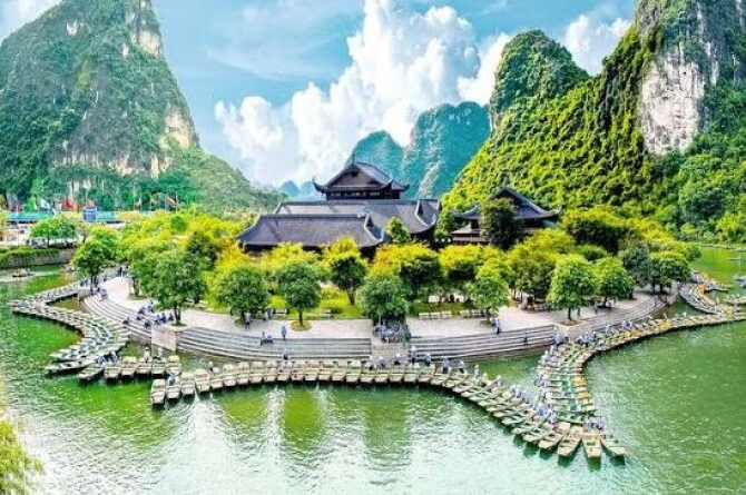Vietnam Tour – Highlights of Ninh Binh | Bai Dinh – Trang An – Mua Cave Full-Day SIC Tour