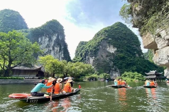Vietnam Tour – Highlights of Ninh Binh | Full-Day SIC Tour
