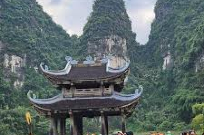Vietnam Tour – Highlights of Ninh Binh | Hoa Lu – Trang An/Tam Coc – Mua Cave SIC Tour